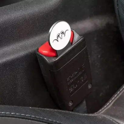 Univerzální Blaser adaptér Vás ušetří zvukové signalizace nezapnutých pásů při pomalé jízdě autem mimo silnici. 2 kusy v balení.